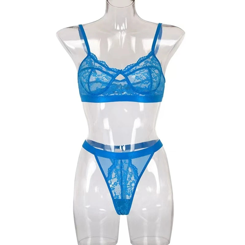 Zwarte string met naam – Tijdloos en elegant