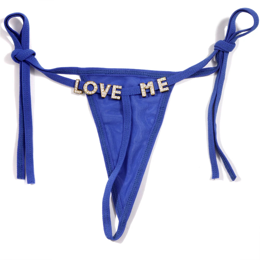 Zwarte string met naam – Tijdloos en elegant