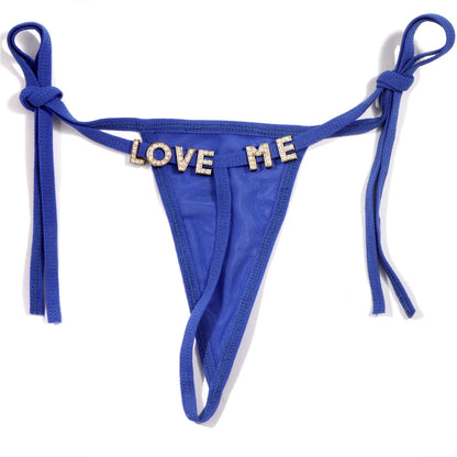 Zwarte string met naam – Tijdloos en elegant