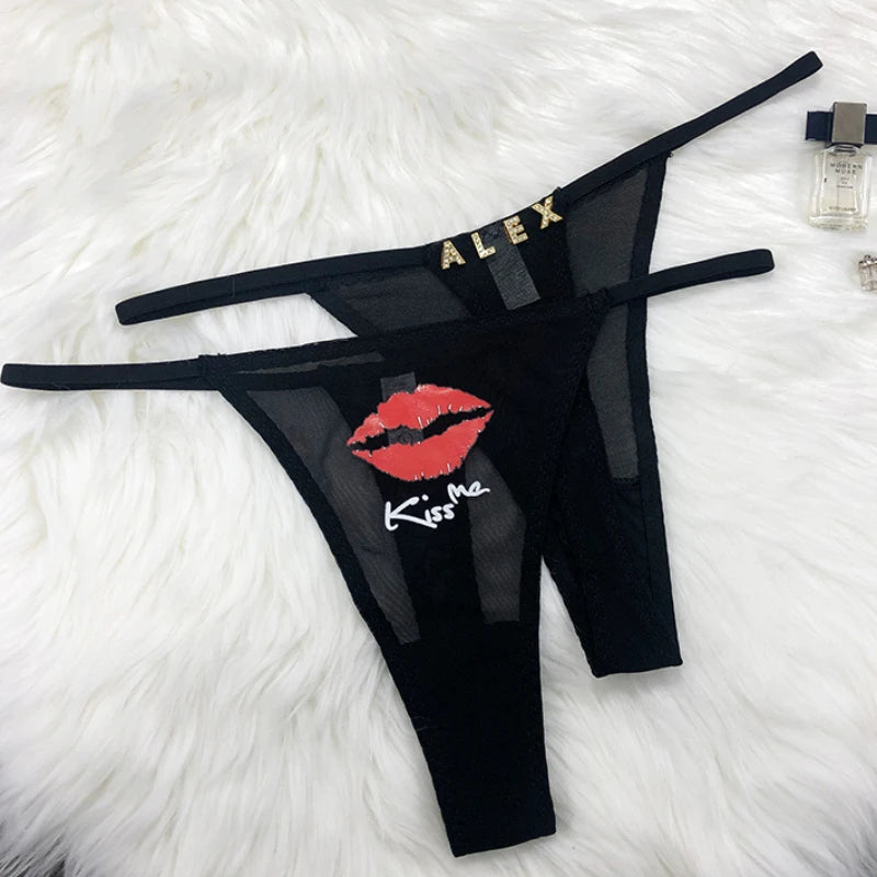 Satijnen string met naam – Luxe en sensuele lingerie