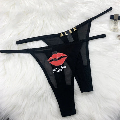 Satijnen string met naam – Luxe en sensuele lingerie