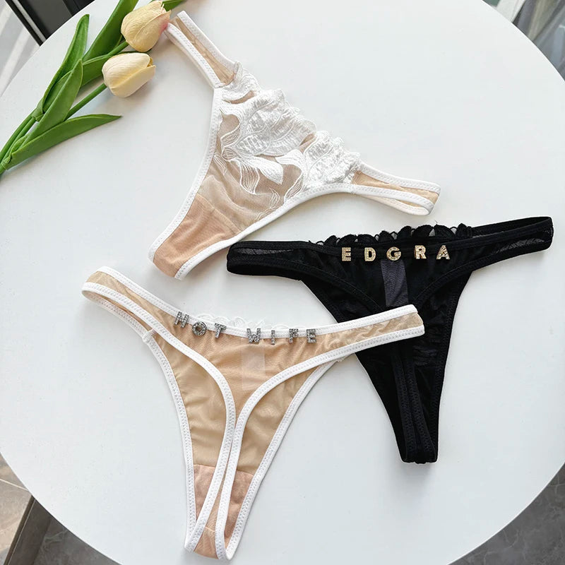 Damesstring met minimalistische personalisatie – Simpel en elegant