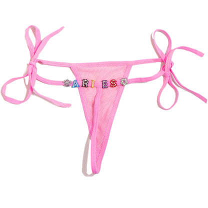 String met bloemendesign en naam – Romantische en unieke lingerie