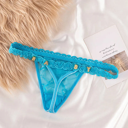 Zwarte string met naam – Tijdloos en elegant